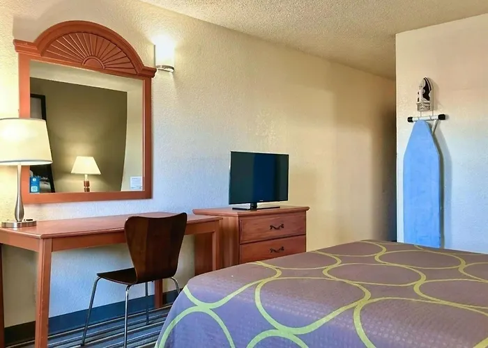 Super 8 By Wyndham Colorado Springs/Afa Area
