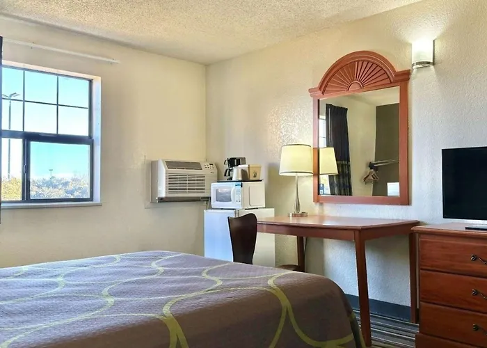Super 8 By Wyndham Colorado Springs/Afa Area