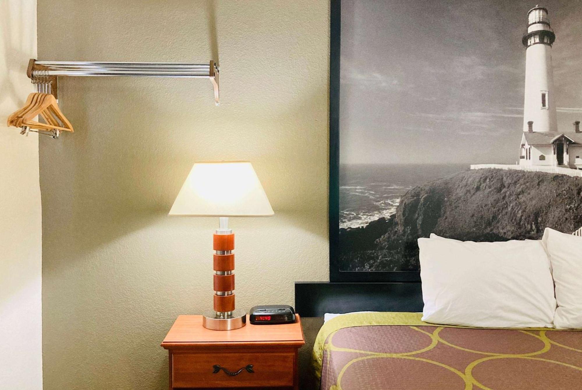 Hotel Super 8 By Wyndham Colorado Springs/afa Area 2*