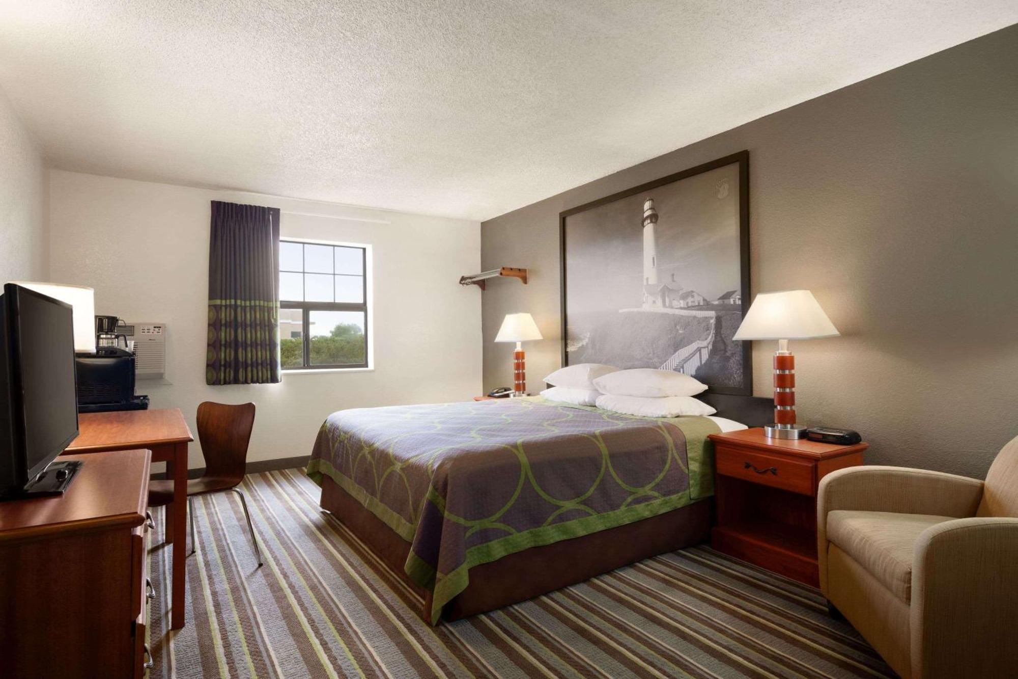 Super 8 By Wyndham Colorado Springs/afa Area Hotel 2*
