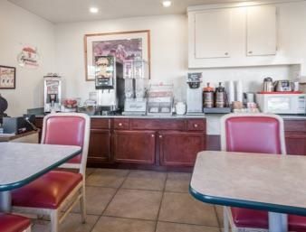 Hotel Super 8 By Wyndham Colorado Springs/afa Area 2*